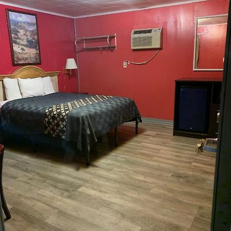 Budget Inn Монровилл Экстерьер фото